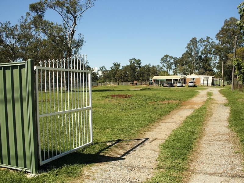 51 Station Rd, Loganlea QLD 4131