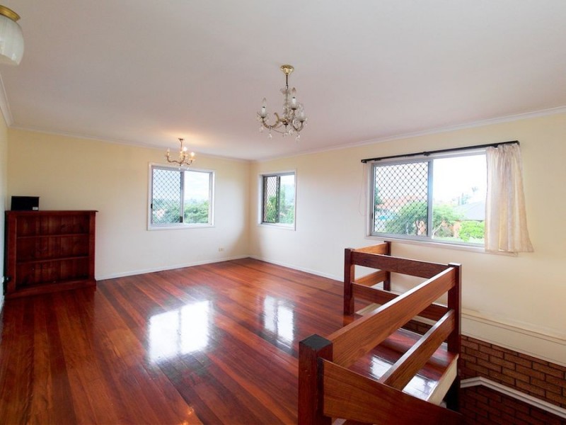 24 Endsleigh Street, Macgregor QLD 4109