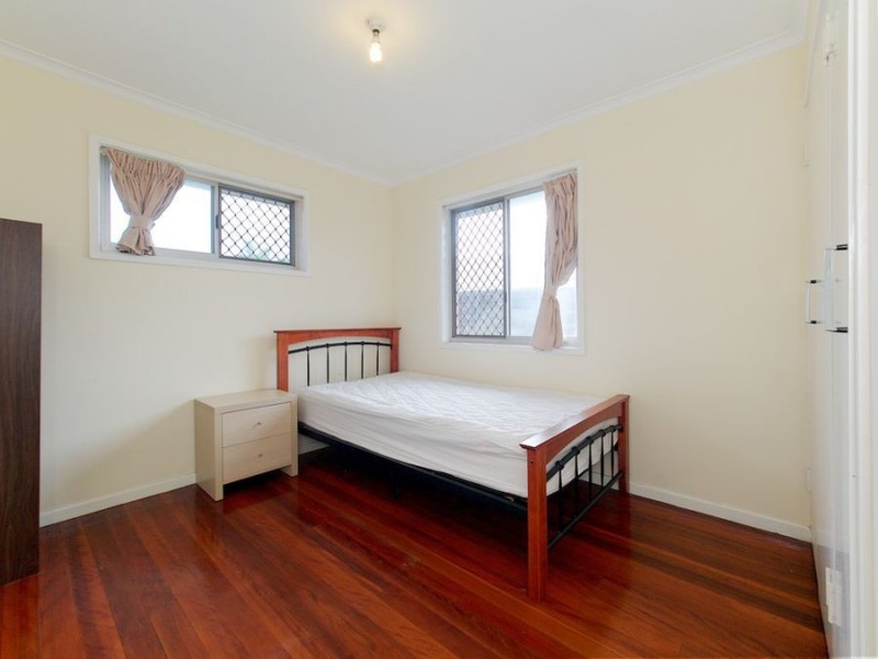 24 Endsleigh Street, Macgregor QLD 4109