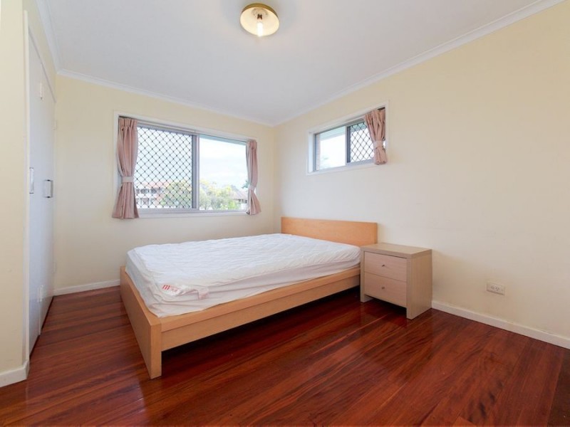 24 Endsleigh Street, Macgregor QLD 4109