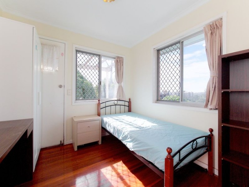 24 Endsleigh Street, Macgregor QLD 4109