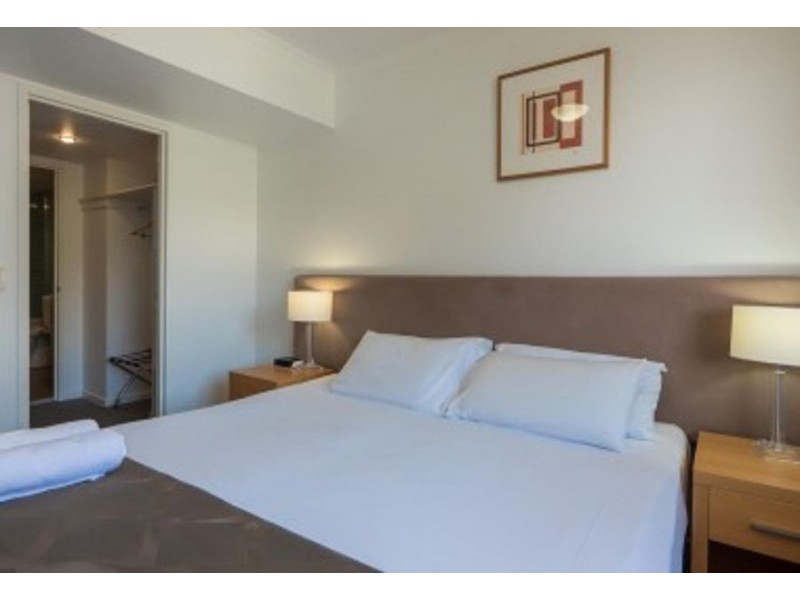 Swell Resort – 1 Ocean Street, Burleigh Heads QLD 4220