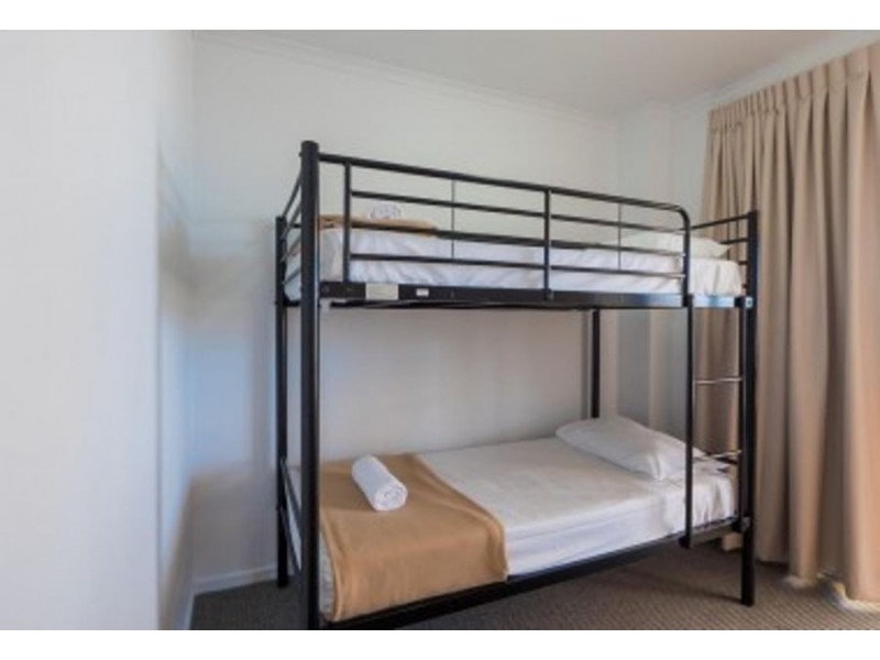 Swell Resort – 1 Ocean Street, Burleigh Heads QLD 4220