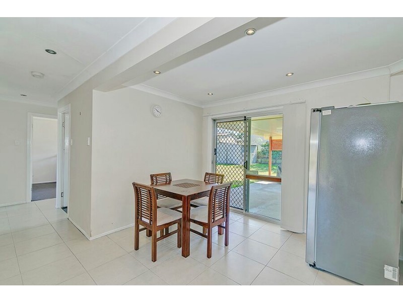 21 SILVERTOP ST, Hillcrest QLD 4118