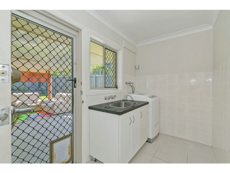 21 SILVERTOP ST, Hillcrest QLD 4118