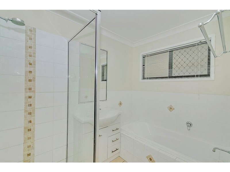 28 Bushmills st, Hillcrest QLD 4118