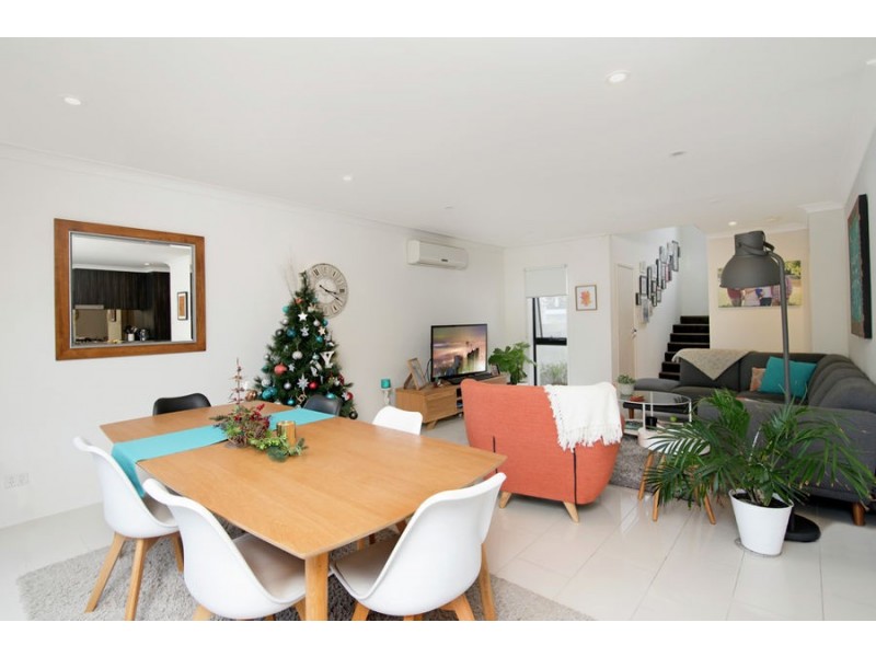 65/18 Archipelago Street, Pacific Pines QLD 4211