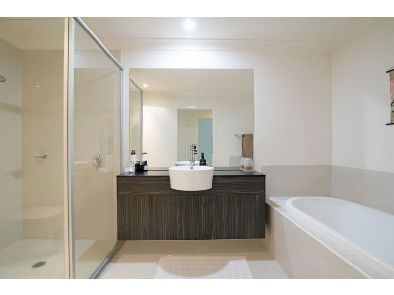 65/18 Archipelago Street, Pacific Pines QLD 4211