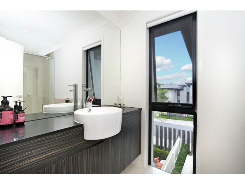 65/18 Archipelago Street, Pacific Pines QLD 4211