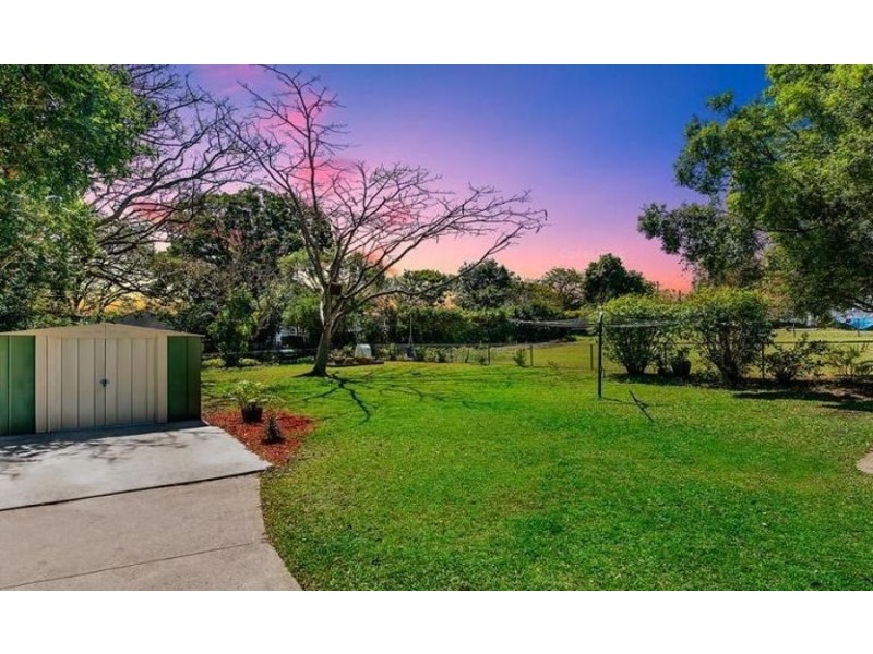 218 Beddoes Street, Holland Park QLD 4121