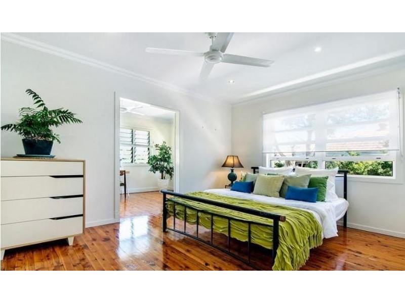 218 Beddoes Street, Holland Park QLD 4121