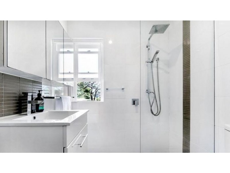 218 Beddoes Street, Holland Park QLD 4121