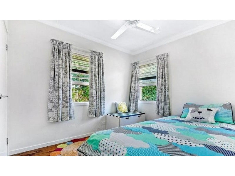 218 Beddoes Street, Holland Park QLD 4121