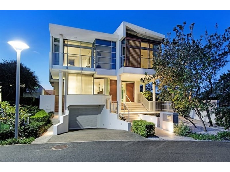 18A Ephraim Island Parade, Paradise Point QLD 4216