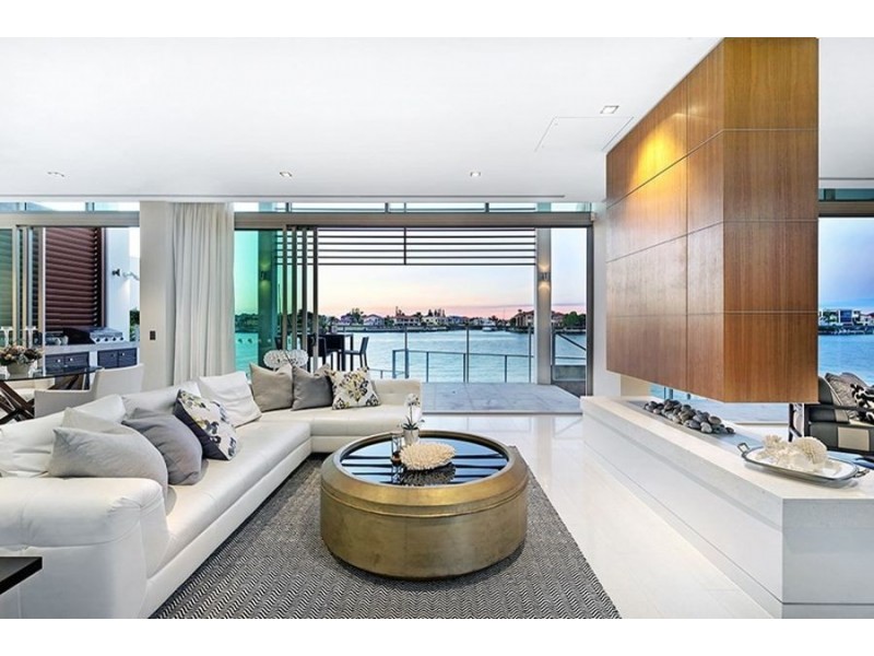 18A Ephraim Island Parade, Paradise Point QLD 4216