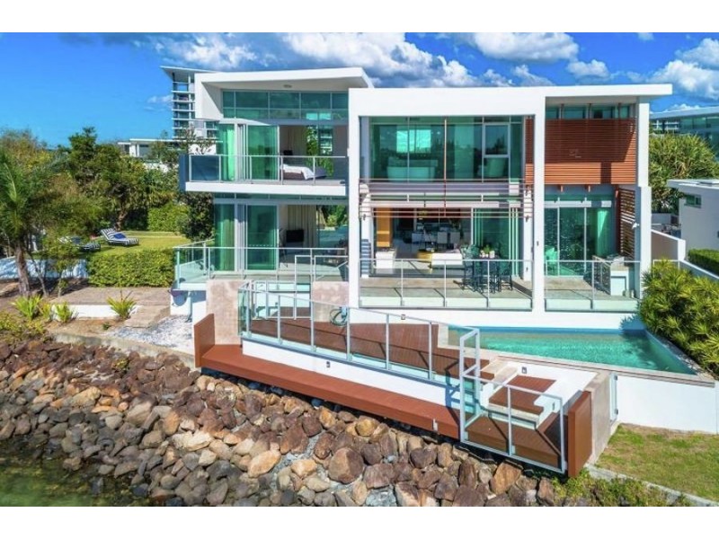 18A Ephraim Island Parade, Paradise Point QLD 4216