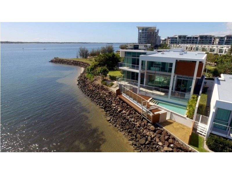 18A Ephraim Island Parade, Paradise Point QLD 4216