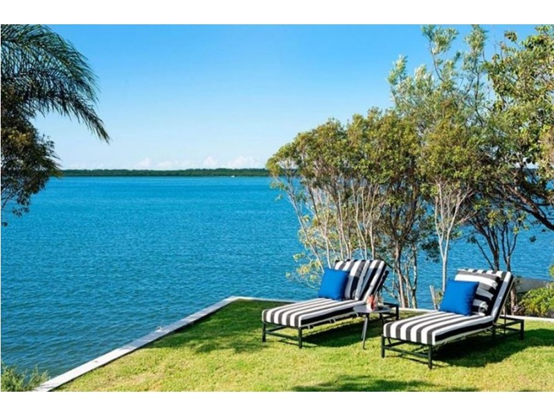 18A Ephraim Island Parade, Paradise Point QLD 4216