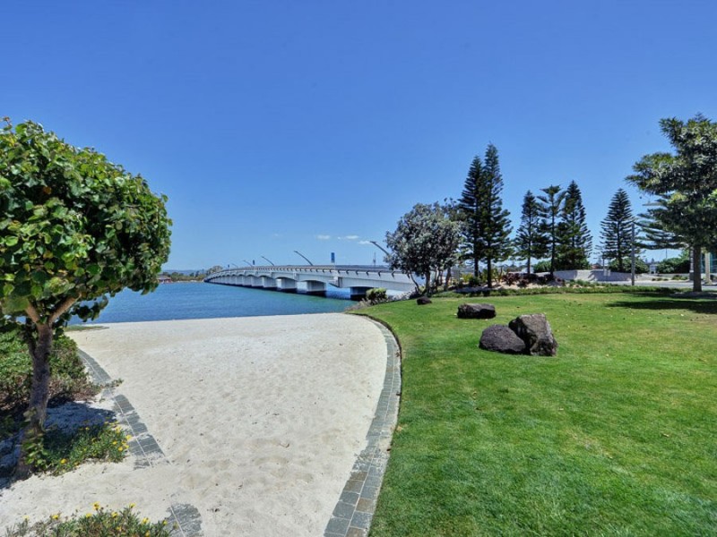 18A Ephraim Island Parade, Paradise Point QLD 4216
