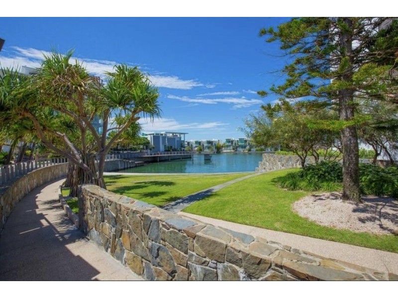 18A Ephraim Island Parade, Paradise Point QLD 4216