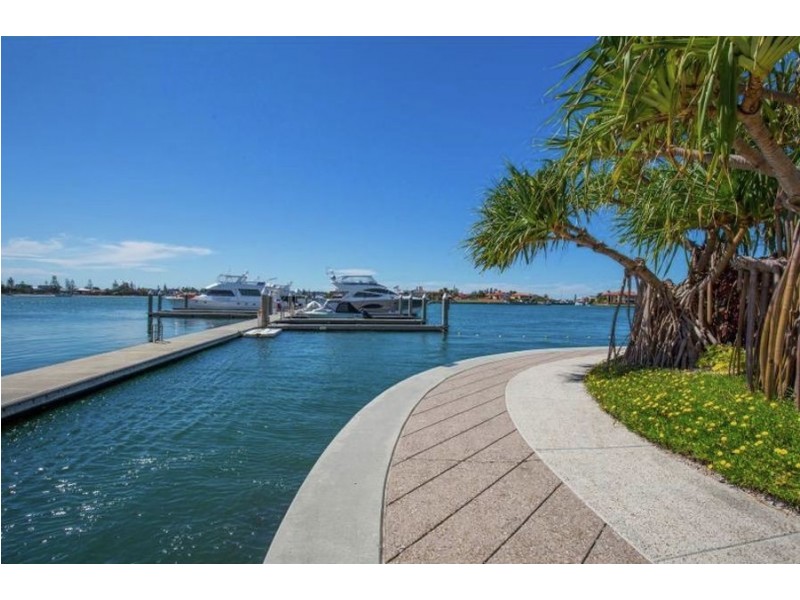 18A Ephraim Island Parade, Paradise Point QLD 4216