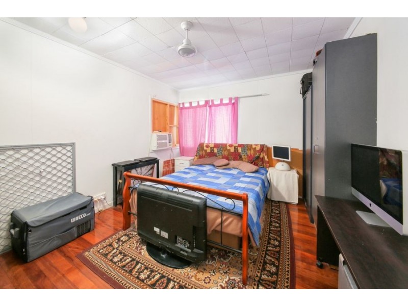 1 Edward Street, Woodridge QLD 4114