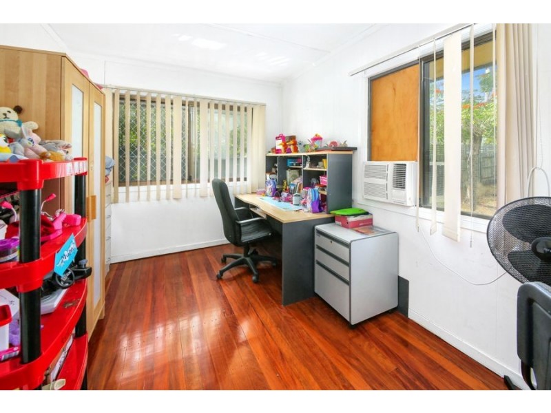 1 Edward Street, Woodridge QLD 4114