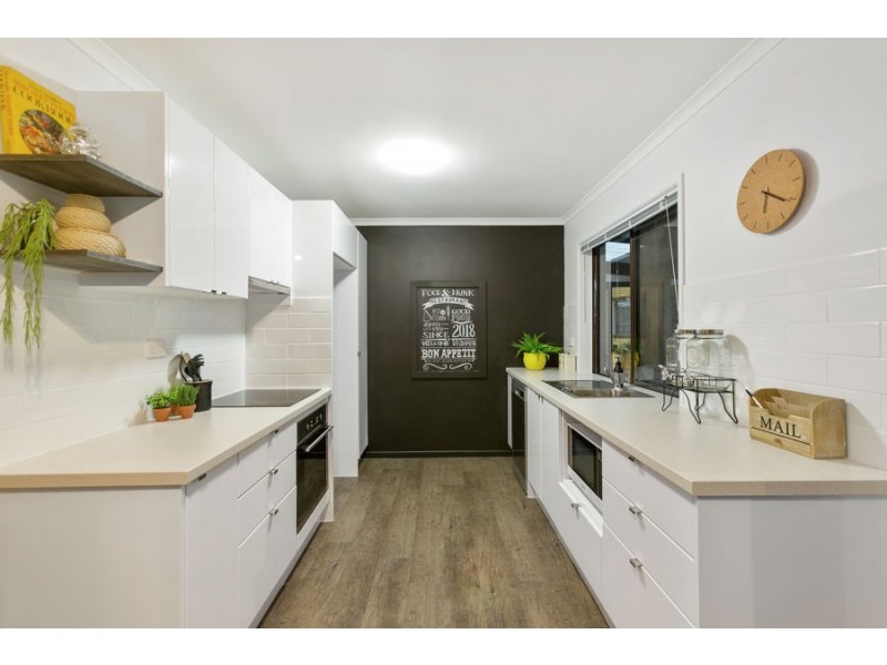 16 Pavuvu Street, Mansfield QLD 4122