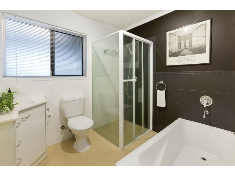 16 Pavuvu Street, Mansfield QLD 4122