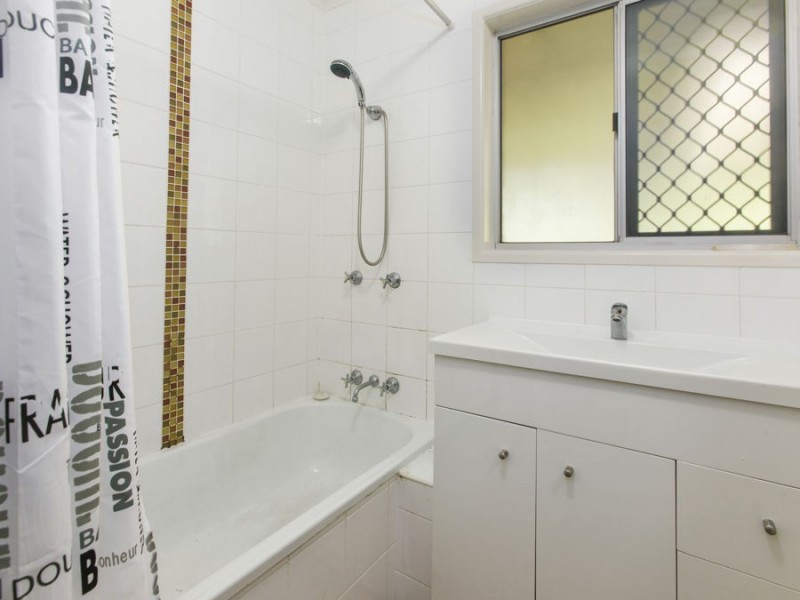 32 BUSHMILLS CT, Hillcrest QLD 4118