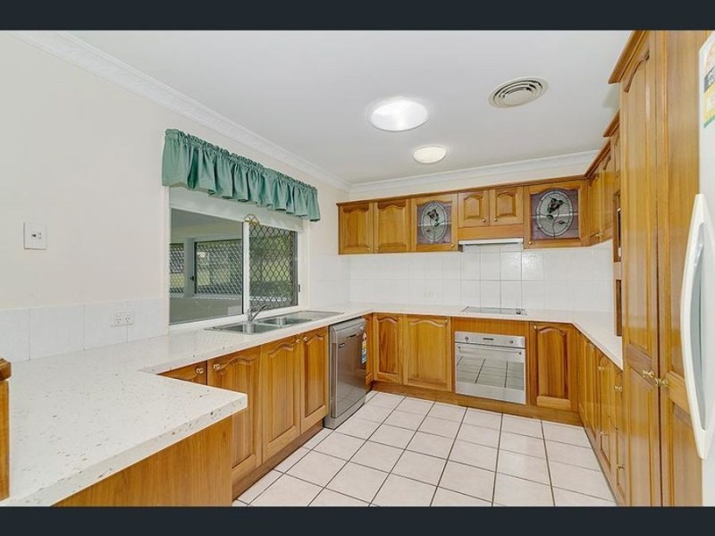 26 Peregrine Street, Park Ridge QLD 4125
