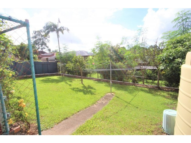 17 Genoa Street, Macgregor QLD 4109