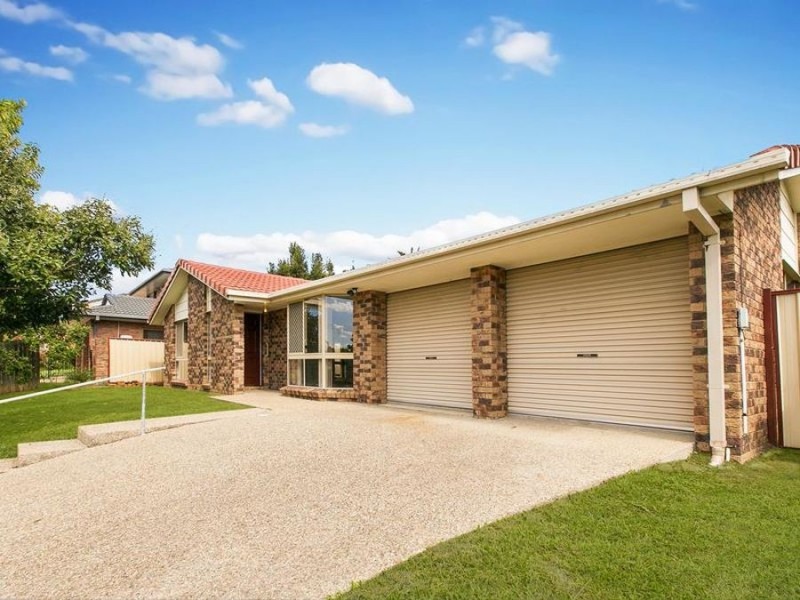 443 Broadwater Road, Mansfield QLD 4122