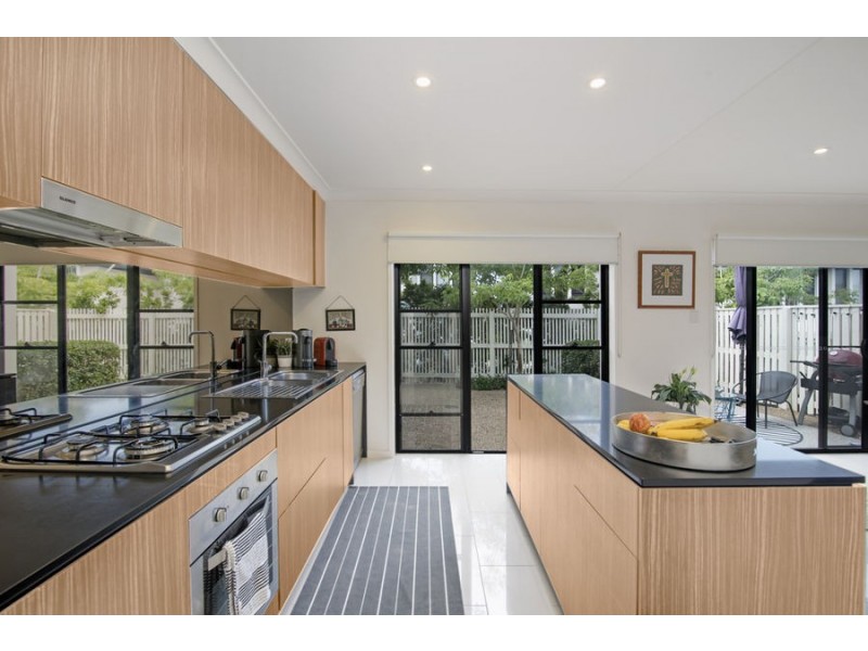 82/18 Archipelago Street, Pacific Pines QLD 4211