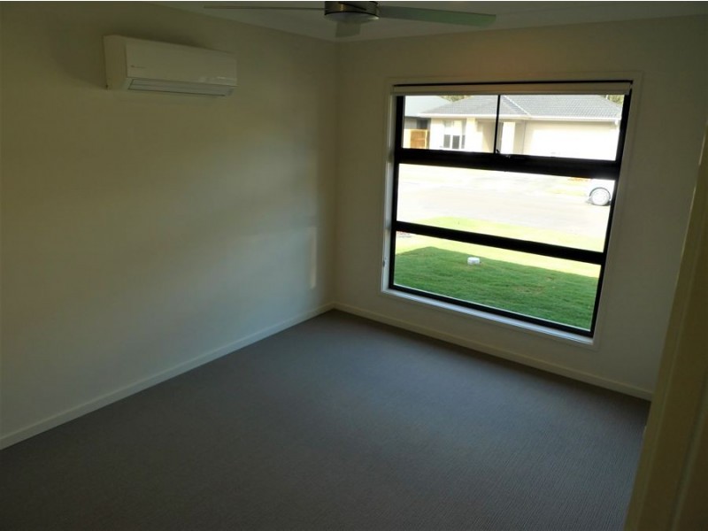 10 FREDERICK PLACE, Park Ridge QLD 4125