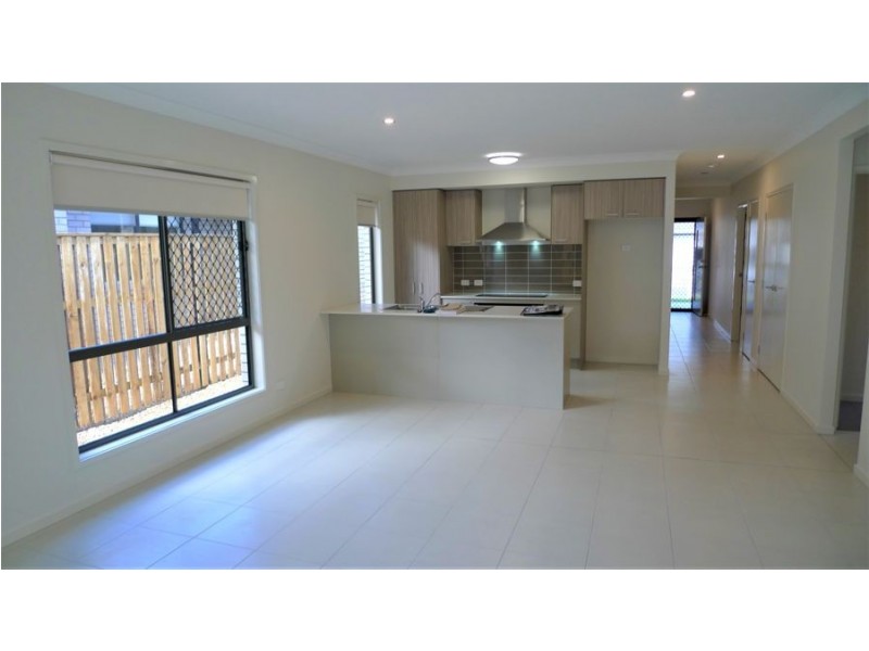10 FREDERICK PLACE, Park Ridge QLD 4125