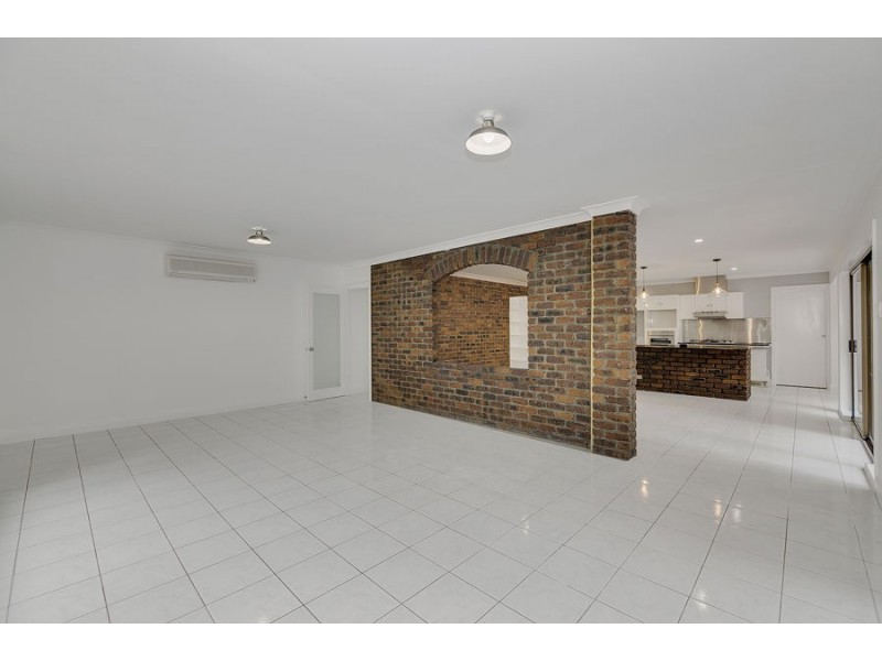 11 Jacaranda Av, Boronia Heights QLD 4124