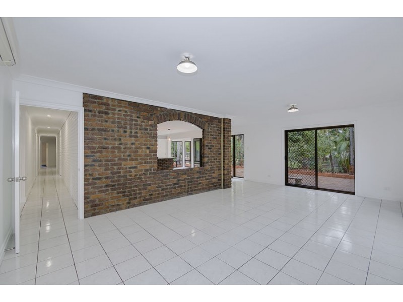 11 Jacaranda Av, Boronia Heights QLD 4124