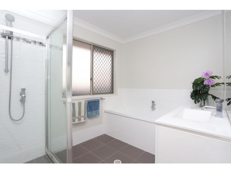 27 Philong street, Doolandella QLD 4077