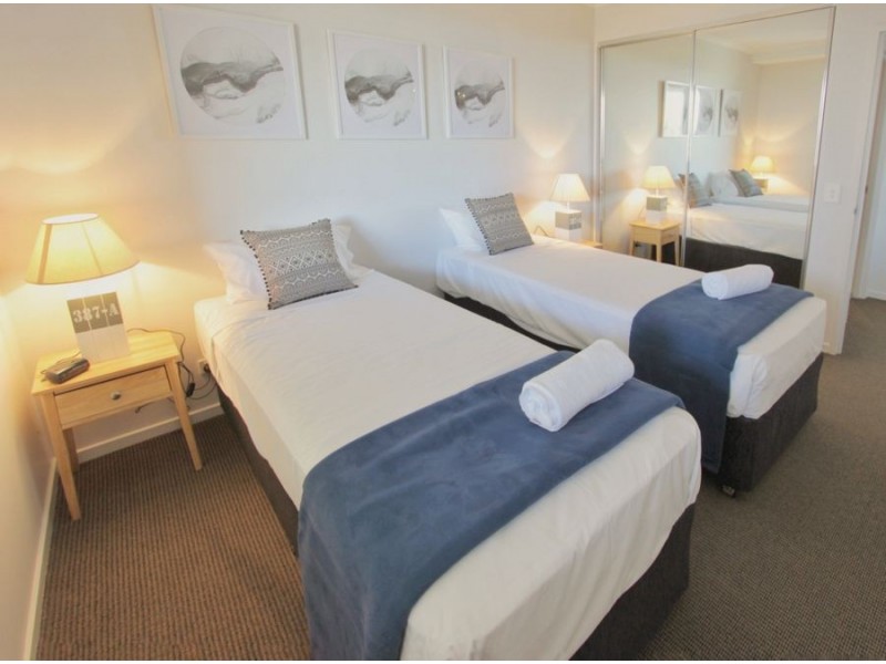 1070/1 Ocean Street, Burleigh Heads QLD 4220