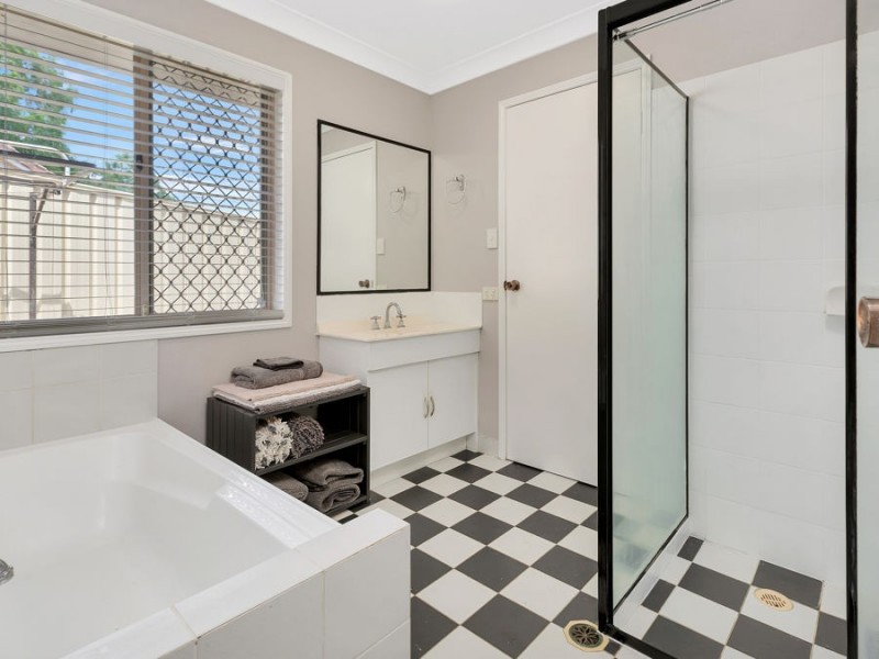 24 Mortlake Cres, Boronia Heights QLD 4124