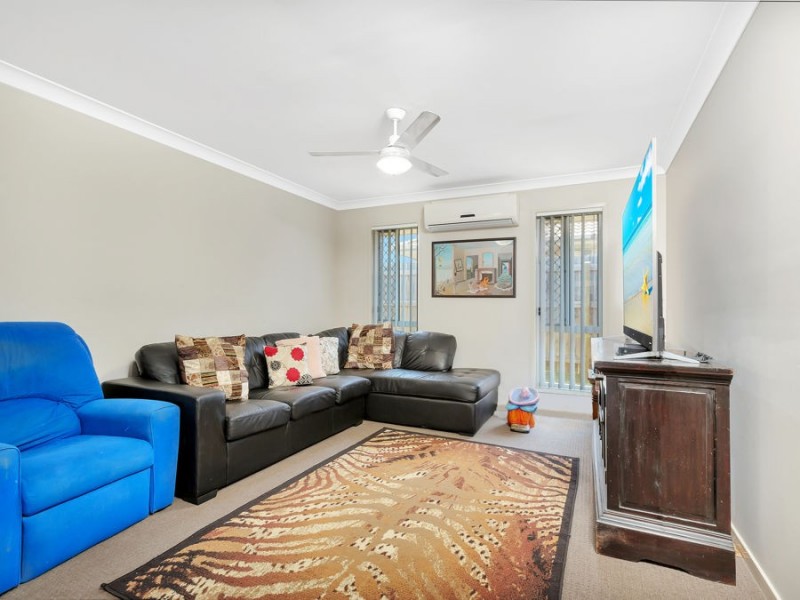 4 Linfield Street, Hillcrest QLD 4118