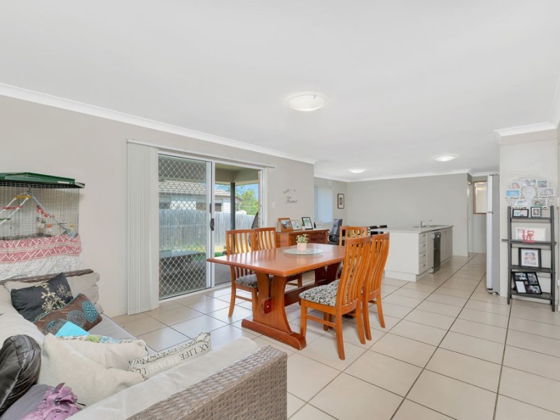 4 Linfield Street, Hillcrest QLD 4118