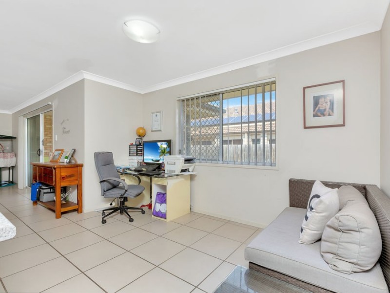 4 Linfield Street, Hillcrest QLD 4118