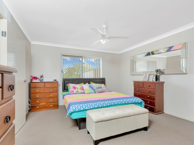 4 Linfield Street, Hillcrest QLD 4118