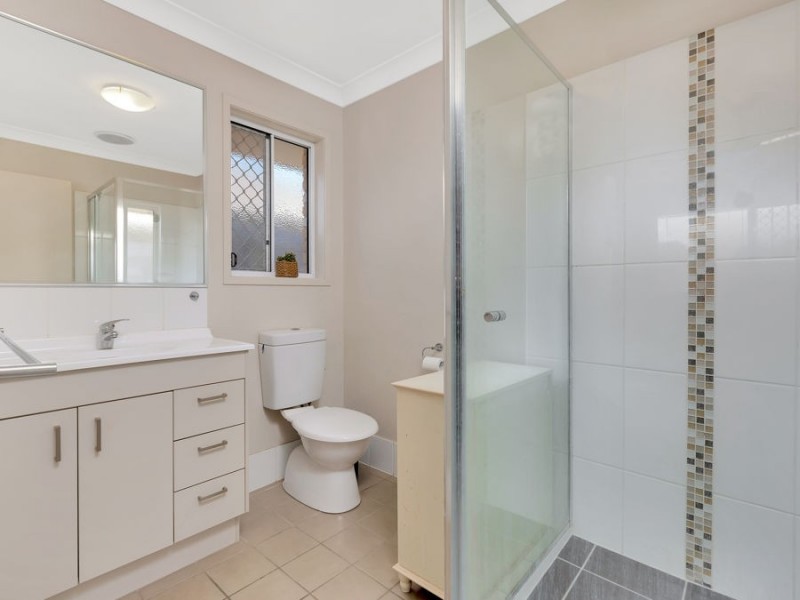4 Linfield Street, Hillcrest QLD 4118