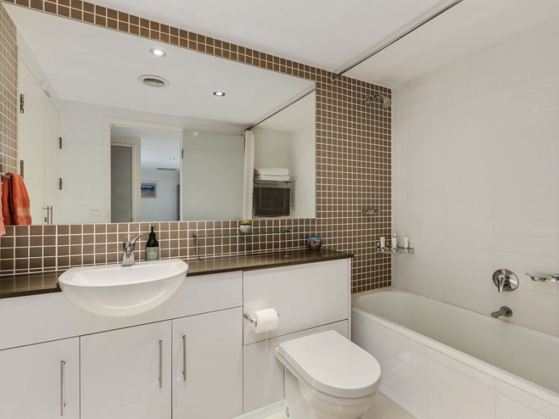 2002/1 Ocean Street, Burleigh Heads QLD 4220