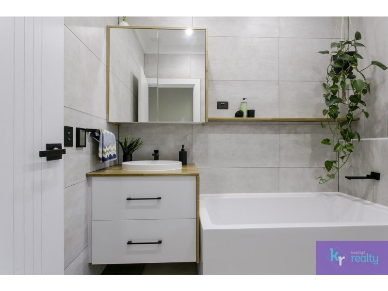 2 Hawick Street, Valley View SA 5093