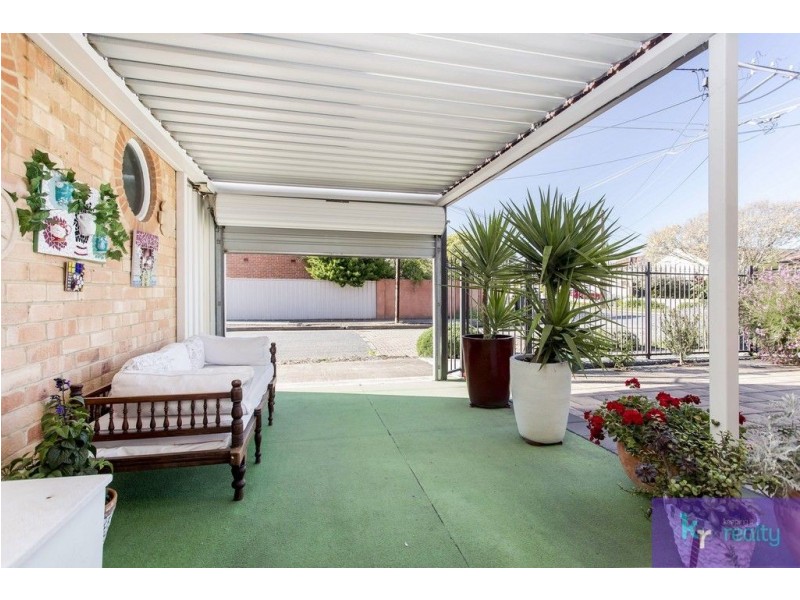 1/16 Almond Grove, Glandore SA 5037