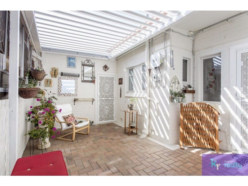 1/16 Almond Grove, Glandore SA 5037